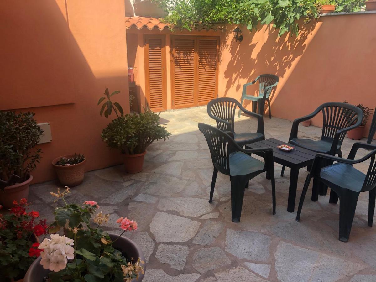 Presso La Maison De Gioel Usufruirai Di Un Appartamento Indipendente Dotato Di Uso Cucina E Lavatrice Arredato In Maniera Funzionale Situato In Ottima Posizione Vicino A Supermercati Caffetterie Pasticcerie Bar Pizzerie E Tanti Altri Servizi Olbia Exterior photo