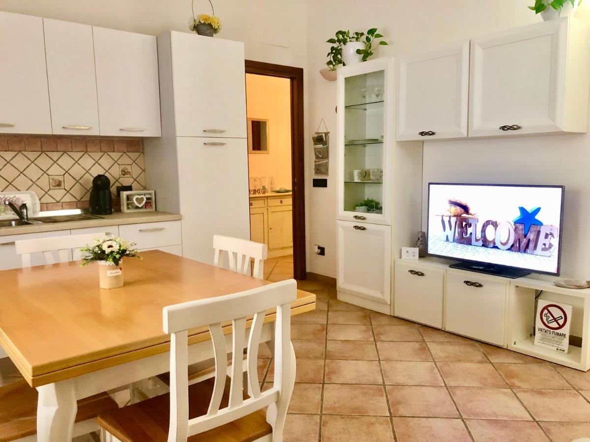 Presso La Maison De Gioel Usufruirai Di Un Appartamento Indipendente Dotato Di Uso Cucina E Lavatrice Arredato In Maniera Funzionale Situato In Ottima Posizione Vicino A Supermercati Caffetterie Pasticcerie Bar Pizzerie E Tanti Altri Servizi Olbia Exterior photo
